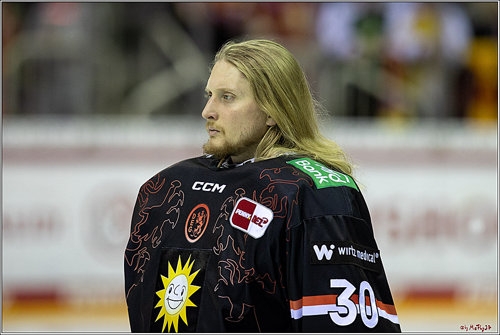 PENNY DEL Viertelfinale 4. Spiel; Duesseldorfer EG - Red Bull Muenchen; Duesseldorf, 16.04.2022